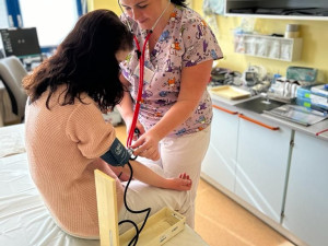 Budoucí zdravotní sestry z Německa vykonávají praxi na pediatrickém oddělení v Domažlické nemocnici