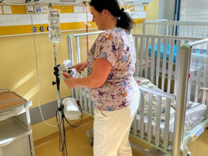 Budoucí zdravotní sestry z Německa vykonávají praxi na pediatrickém oddělení v Domažlické nemocnici