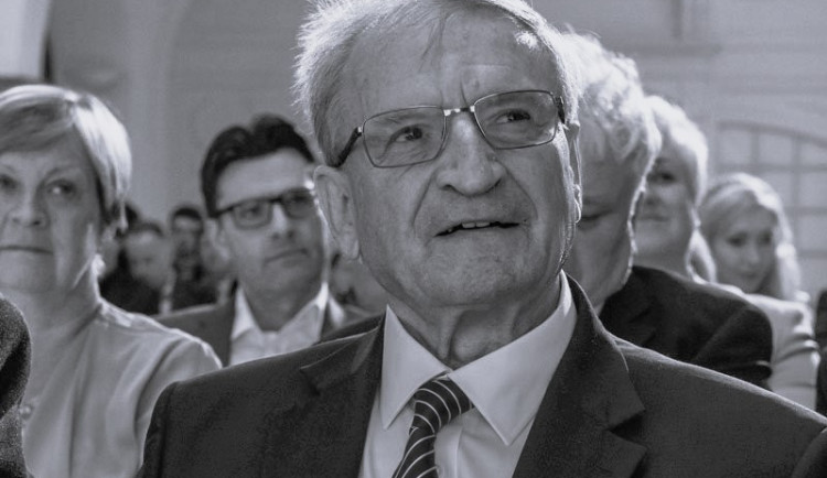 Zemřel profesor Petr Moos. Uznávaný pedagog a bývalý ministr dopravy