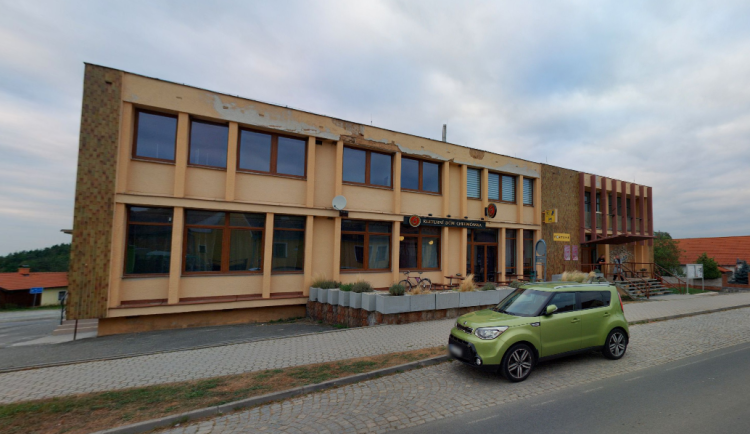 Kulturák v Chlumčanech projde rekonstrukcí za 80 milionů, obec si na opravu musela sama našetřit