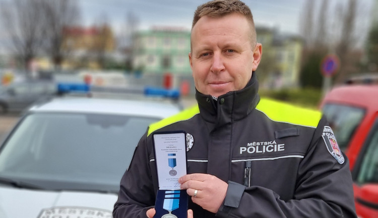 (NE)OBYČEJNÍ: Dívky uvězněné ohněm to chtěly vzdát, nenechal je