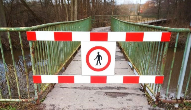 Stavbu nové lávky za 20 milionů korun chystá Horšovský Týn. Stará lávka přes Radbuzu už dosloužila