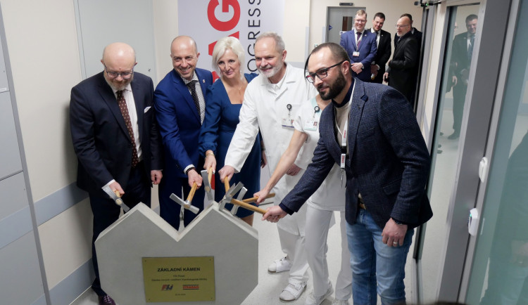 Poklepání na základní kámen stavby nových částí kardiologické kliniky