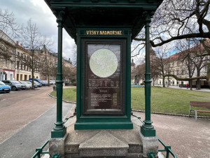 Secesní meteorologický kiosek dodnes předpovídá počasí. Překvapí vás, kolik má dalších užitečných funkcí