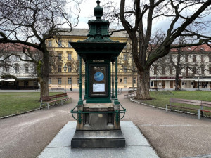 Secesní meteorologický kiosek dodnes předpovídá počasí. Překvapí vás, kolik má dalších užitečných funkcí