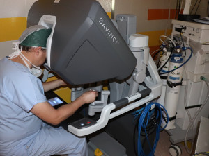 Fakultní nemocnice obnovila robotické operace, dva měsíce od požáru se škodou 18 milionů