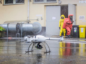 Dronaři získali speciální hasičské oděvy, počty jejich výjezdů ve spolupráci s IZS každoročně stoupají