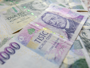 Průměrná mzda v Česku loni ve 4. čtvrtletí stoupla na 46 013 korun, reálně klesla