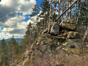 Šumavské Dračí skály nabízí výhled, ze kterého se vám zaručeně podlomí kolena. Miloval je i Karel Klostermann