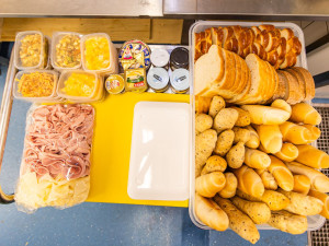 Pacienti nemocnice testují snídaně ze švédského stolu. Lépe jedí a zlepšuje se prý i jejich psychický stav