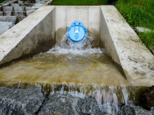 Bolevecký rybník má díky čerpání z řeky Berounky nejvíc vody od června 2017. Chybí mu 15 cm do zaplnění