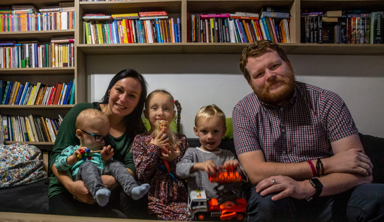 Tobiáš se narodil předčasně. Pětičlenná rodina se vypořádává nejen s náročnou péčí, ale i s finančním zatížením