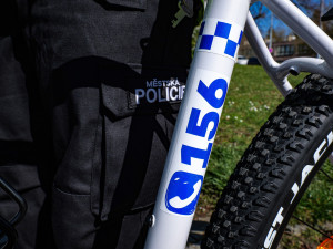 Doubravečtí strážníci dostali nová horská hola, alkohol tester a mobilní tiskárnu