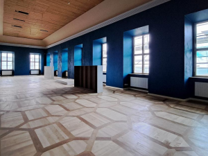 Soukromí majitelé po 25 letech oprav otevřou pro veřejnost barokní zámek Týnec u Klatov