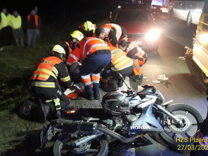 Motorkář sestřelil a usmrtil divočáka, sám utrpěl těžká zranění a skončil v nemocnici