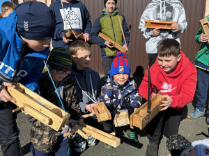 Zvony odletěly do Říma a na Zelený čtvrtek proto vyrazili do ulic koledníci s řehtačkami a křístačkami