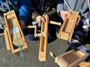 Zvony odletěly do Říma a na Zelený čtvrtek proto vyrazili do ulic koledníci s řehtačkami a křístačkami