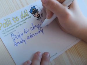 Školáci poslali nemocným dětem velikonoční pohlednice s dojemnými vzkazy, autor nápadu si sám prošel těžkou nemocí