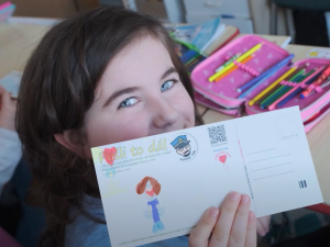 Školáci poslali nemocným dětem velikonoční pohlednice s dojemnými vzkazy, autor nápadu si sám prošel těžkou nemocí