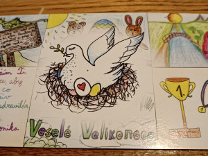 Školáci poslali nemocným dětem velikonoční pohlednice s dojemnými vzkazy, autor nápadu si sám prošel těžkou nemocí