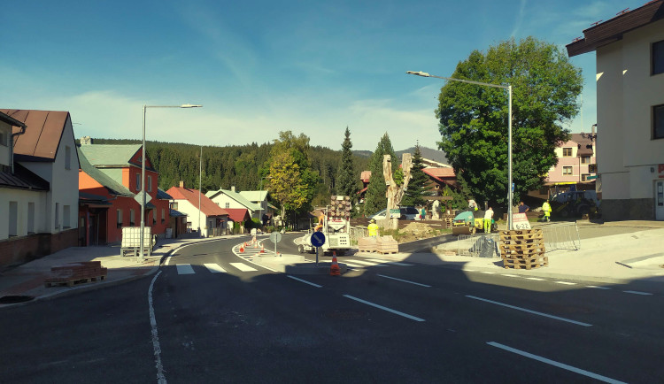 Po zimní přestávce se opět rozběhnou práce na opravě silnice I/27 v centrální části Železné Rudy