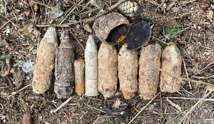 Nález munice v lese na Havlíčkobrodsku zaměstnal pyrotechnika