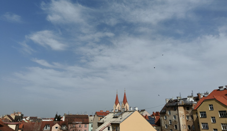 Saharský prach ve větších koncentracích přechází i přes západ Čech, zhoršuje ovzduší