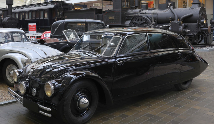 Legendární vůz Tatra 77a vystavuje Centrum stavitelského dědictví v Plasích