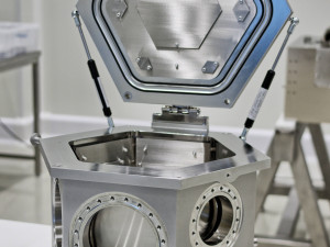 Vakuová komora na simulaci vesmírného prostředí pro ESA_02