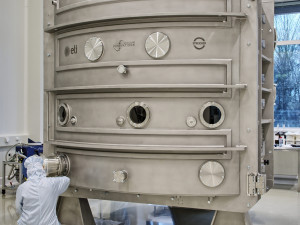 Napařovací vakuová komora ELIAS pro výzkumné centrum ELI Beamlines_01
