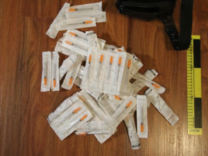 Osmnáctiletý mladík vařil a prodával pervitin, kriminalisté s TOXI týmem dopadli i další distributory