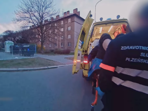 VIDEO: Ošklivým krvácivým zraněním skončil pro muže adrenalinový návrat z nákupu, když upadl na svoji tašku