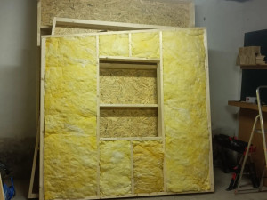 Tonda a Stáňa už nebudou živořit na ulici, stanou se z nich hlídači a nový obyvatelé domku, který pomohli postavit