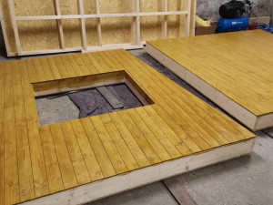 Tonda a Stáňa už nebudou živořit na ulici, stanou se z nich hlídači a nový obyvatelé domku, který pomohli postavit