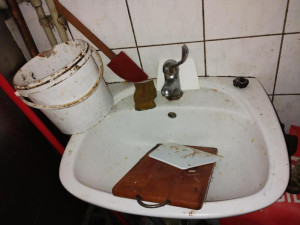 Kvůli špíně, plísním a celkovému nepořádku opět uzavřela inspekce hororovou kuchyň problémového Bistra