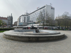 Fontána před muzeem bude opět plná vody, město ji nechá kompletně zrekonstruovat