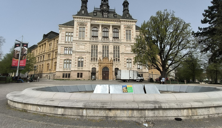 Fontána před muzeem bude opět plná vody, město ji nechá kompletně zrekonstruovat
