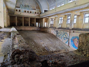 Kraj zrušil záměr dvoumiliardového úvěru na opravu městských lázní, památkáři chtějí projekt přezkoumat