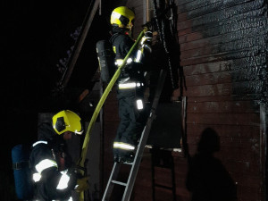 Požár v oblíbené rekreační lokalitě u Boleváku má na svědomí zřejmě žhář