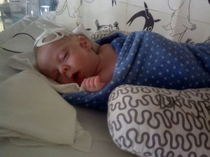 Dominik se narodil se třemi oušky, lékaři u něj objevili vzácné onemocnění