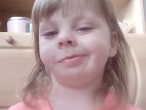 Dominik se narodil se třemi oušky, lékaři u něj objevili vzácné onemocnění