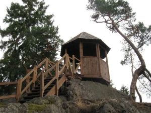 Výletní místo určitě brzy přiláká turisty a návštěvníky zámeckého parku. Vede tam naučná stezka, nedaleko je zřícenina hradu Lopata i vyhlídka Mariina skála. Foto: NPÚ