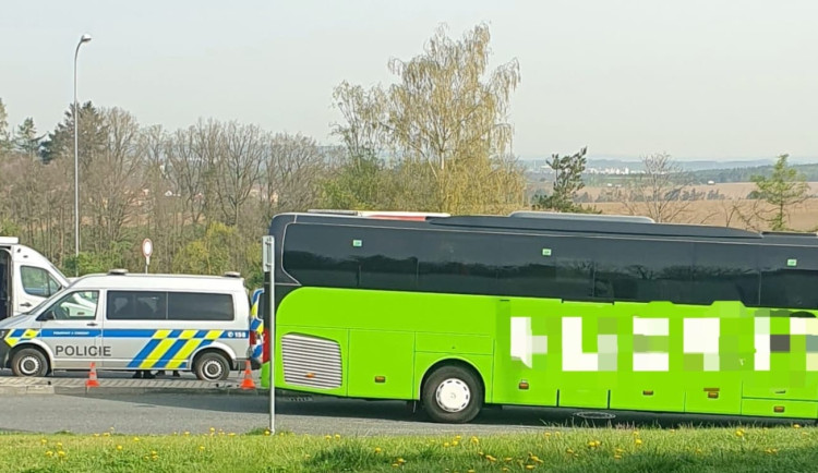 Dálniční policisté si posvítili na nelegální migraci, dva cizince bez povolení k pobytu odhalili v autobusu