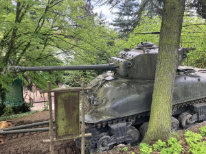 Tank Sherman odcestoval ze ZOO do dílny, zdobit pak bude dvůr muzea ve slavném domě s Loosovými interiéry