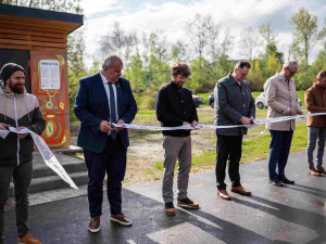 První veřejní ekologická toaleta v Česku nepotřebuje elektřinu ani chemii, exkrementy mění v kompost