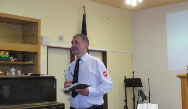 Někdy si lidé nechtějí nechat pomoci i když by to vážně potřebovali, a to je frustrující, říká důstojník Armády spásy