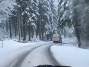 Tak vypadala ráno silnice na Železnou Rudu, foto Honza Ofner