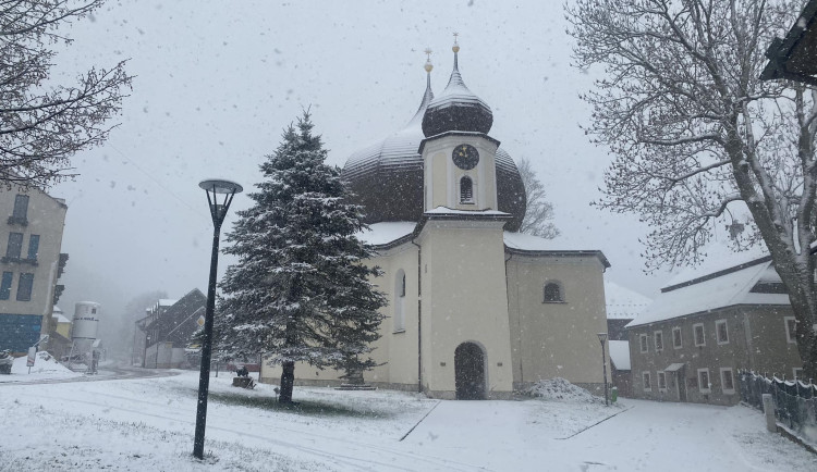Místy napadlo až 15 centimetrů, Železná Ruda je bez proudu