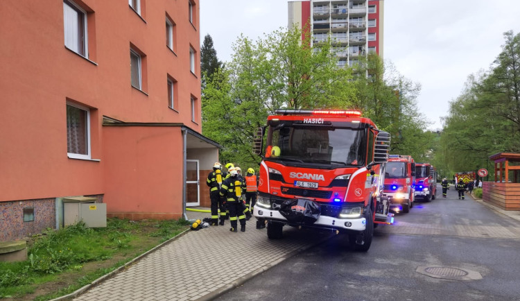 Přátelé pořádají sbírku pro rodinu, které vyhořel v Železném Brodě byt