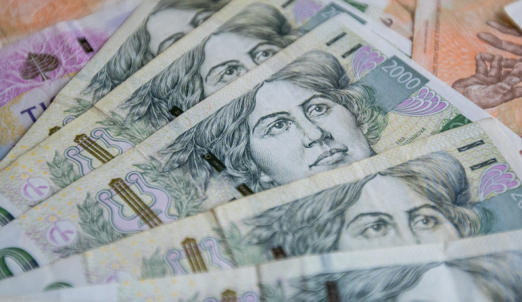 Podvodníci vyluxovali ženě účet, přišla o více než milion korun